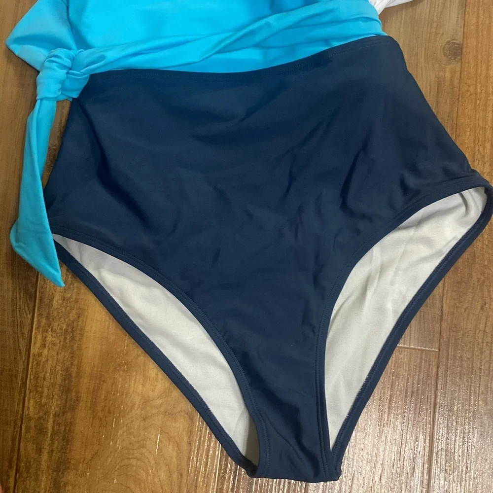 Cupshe Blue & white Color Block v neck one piece Swimsuit size Large - Picture 5 of 9